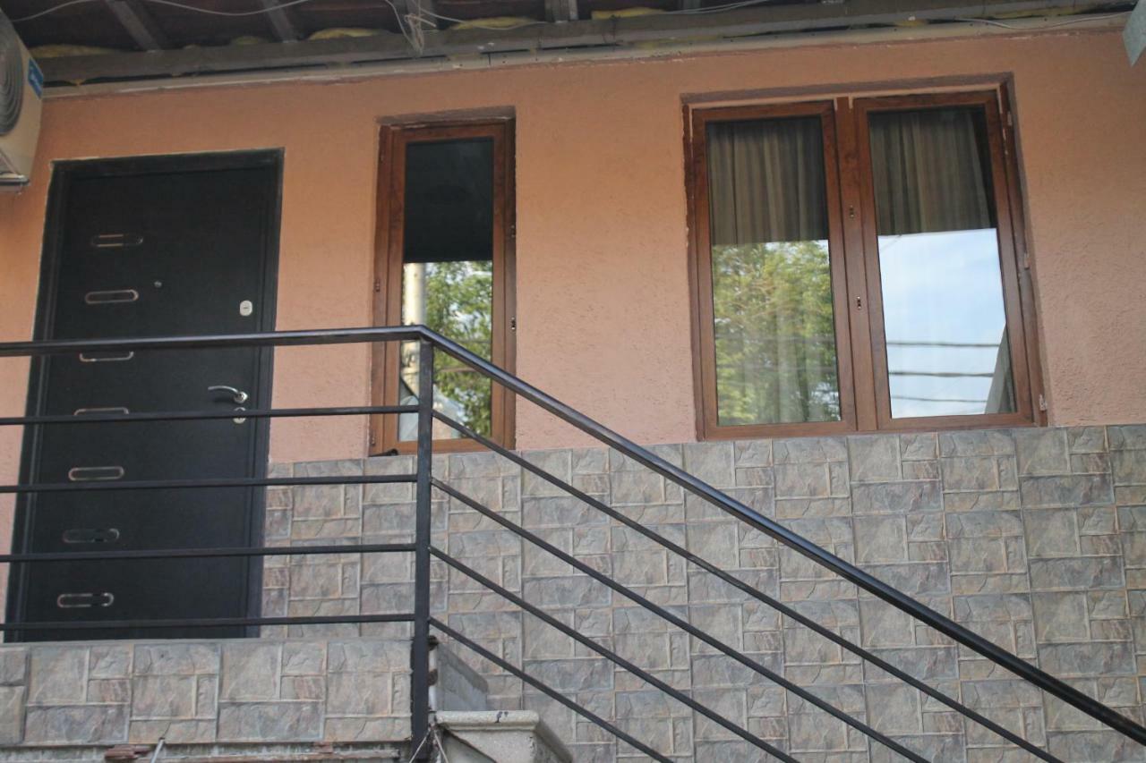 Family apartament Apartamento Tiflis Exterior foto